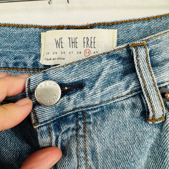 We The Free Cut Off Jean Shorts Womens Size 29 Denim Blue Lightwash Mid Rise - Picture 5 of 10